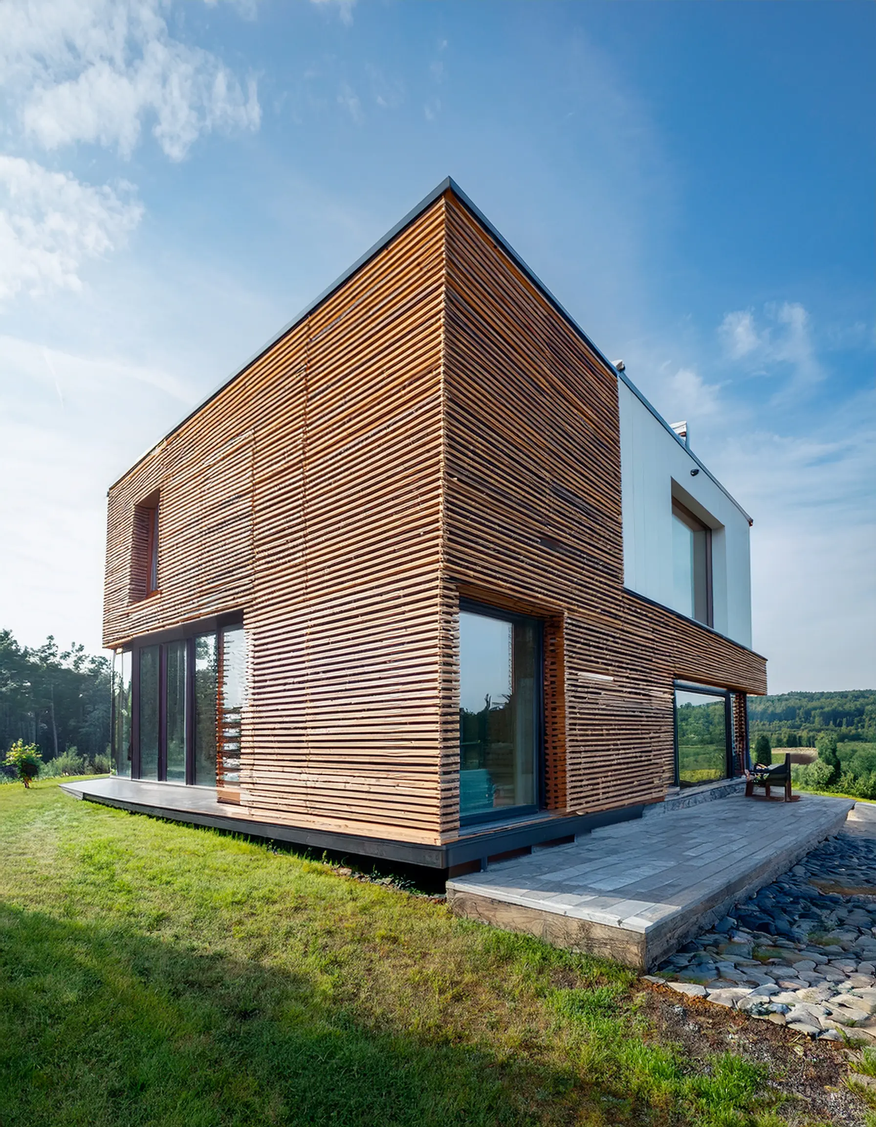 L'impregnante penetra in profondità, nutrendo il legno dall'interno e preservandone la struttura.