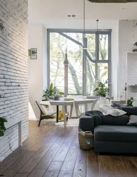 Spazio rinnovato con pittura che elimina ogni traccia del vecchio colore