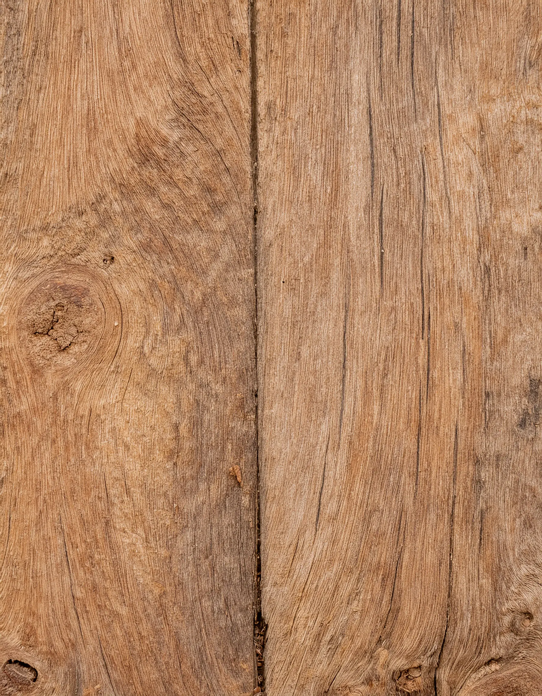 Il trattamento Legnolux rende il legno visivamente più ricco e tattilmente più gradevole.