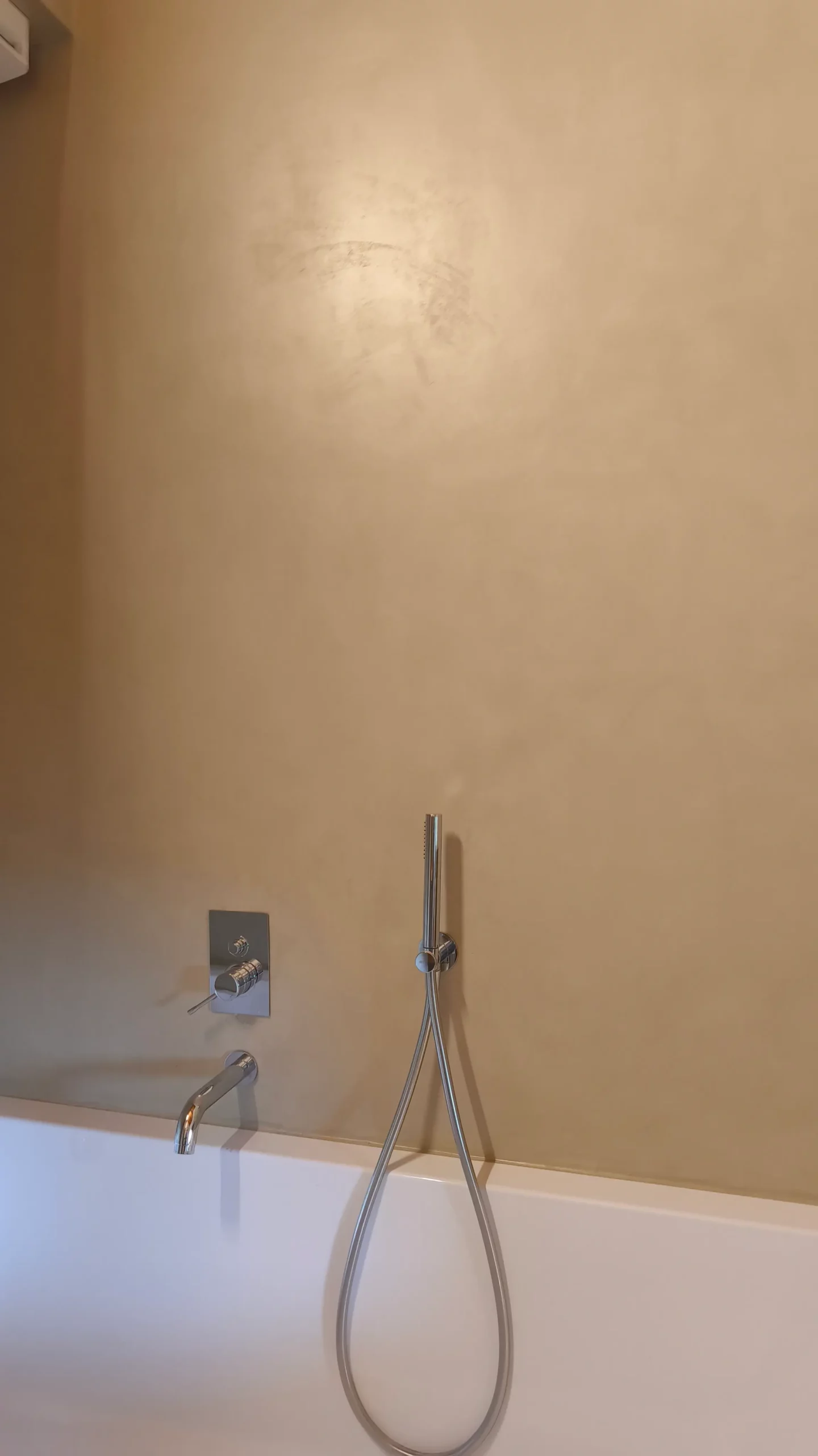 parete del bagno in microcemento casaecolori_2