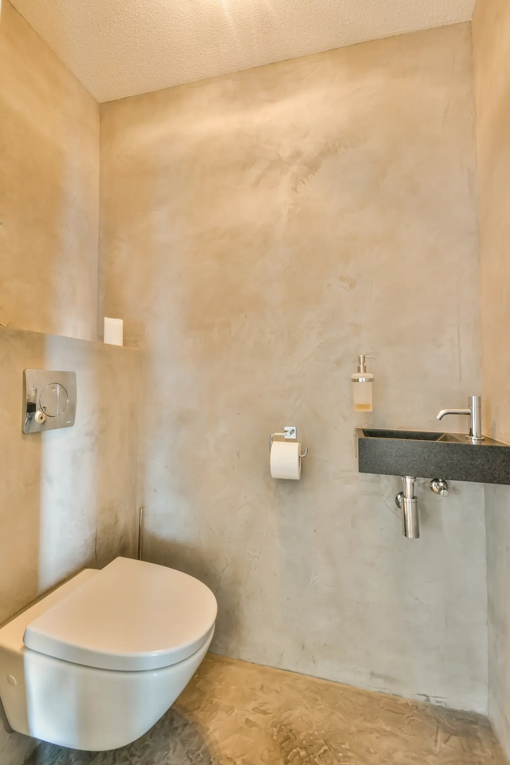 bagno-moderno-rivestito-con-microcemento-di-casaecolori_1-scaled