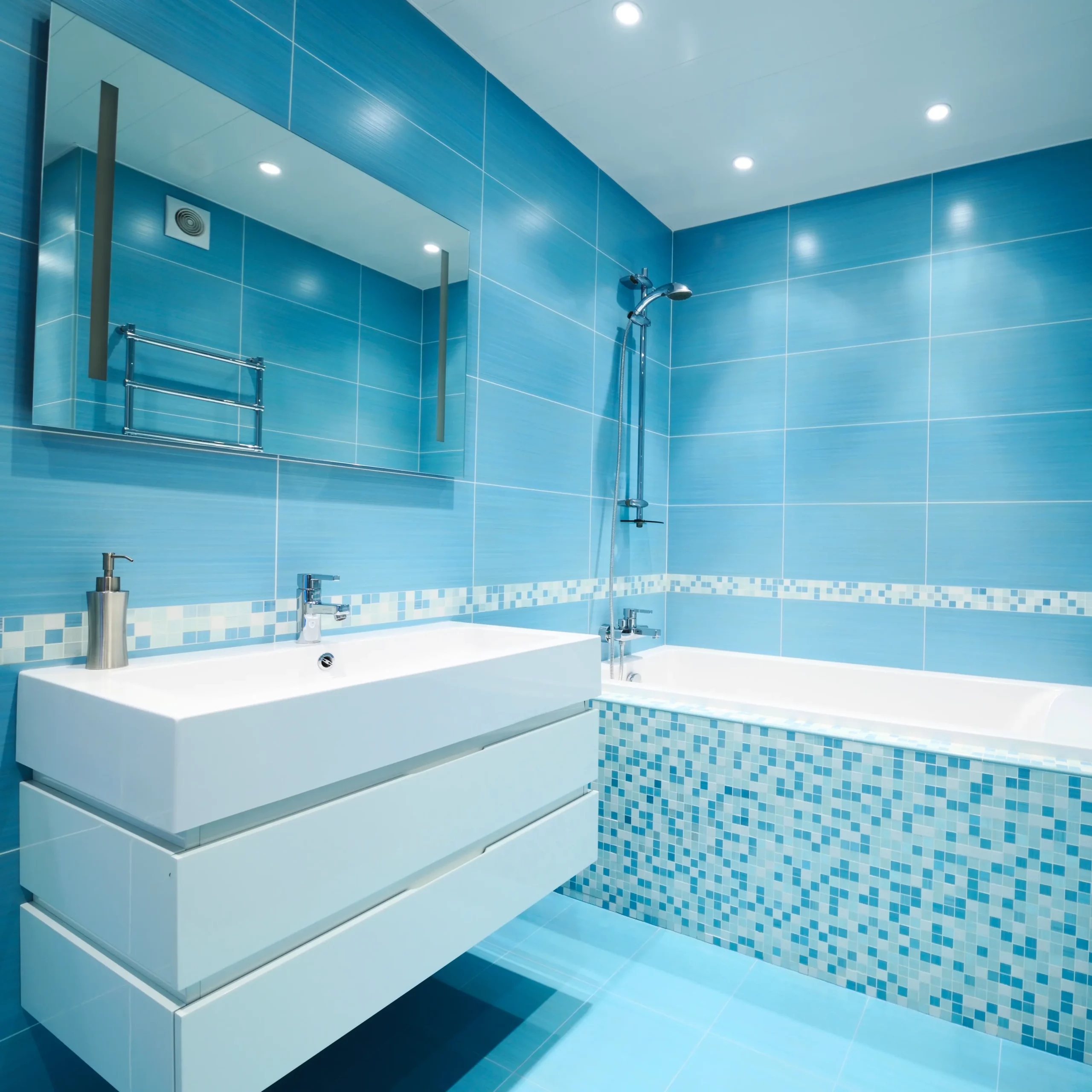 bagno verniciato con vernice per piastrelle