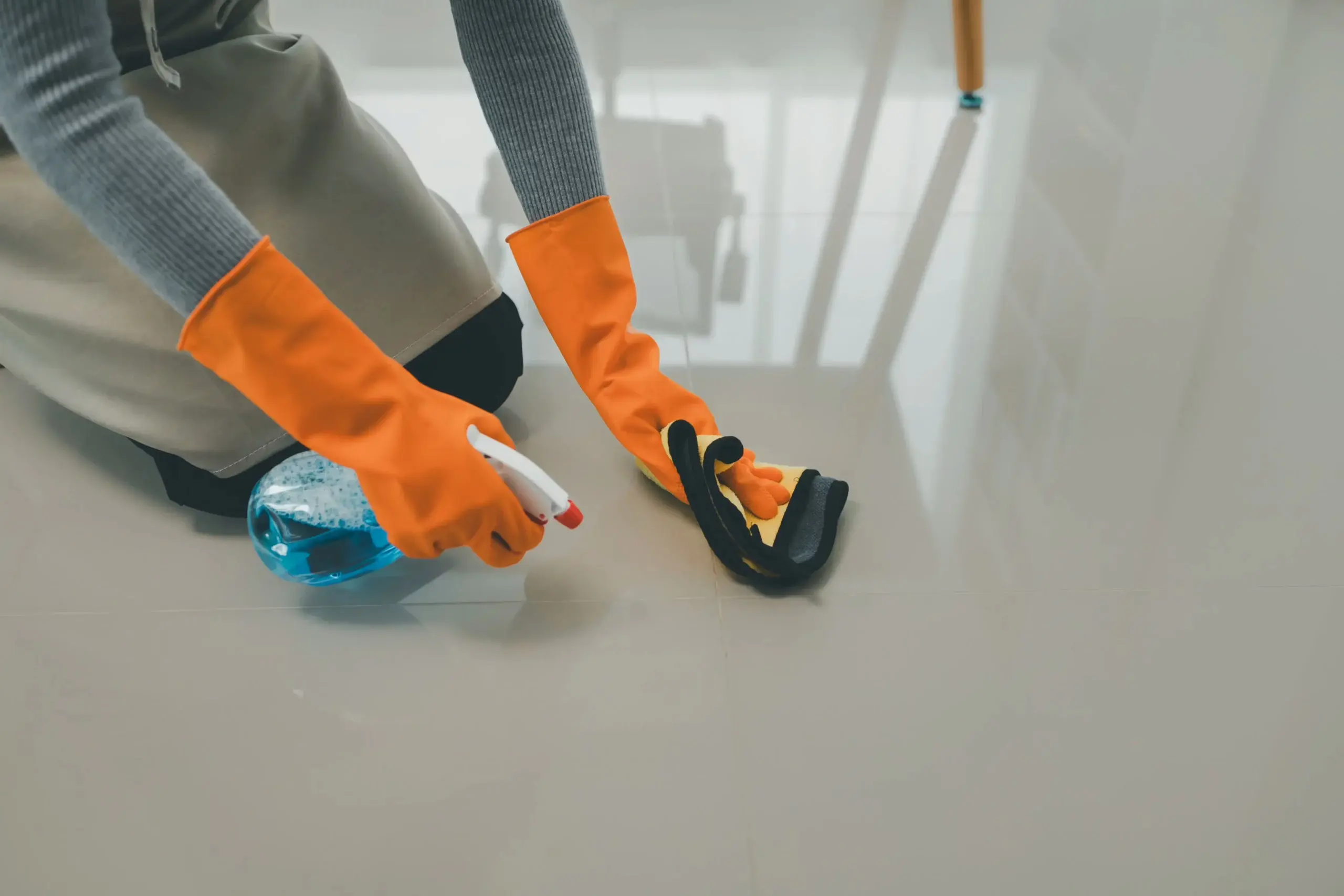 pulizia-del-pavimento-in-resina-scaled