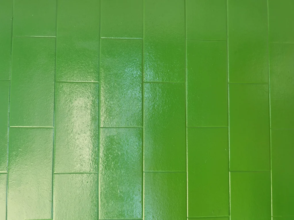 smalto-poliuretanico-sopra-le-piastrelle-vecchei--scaled